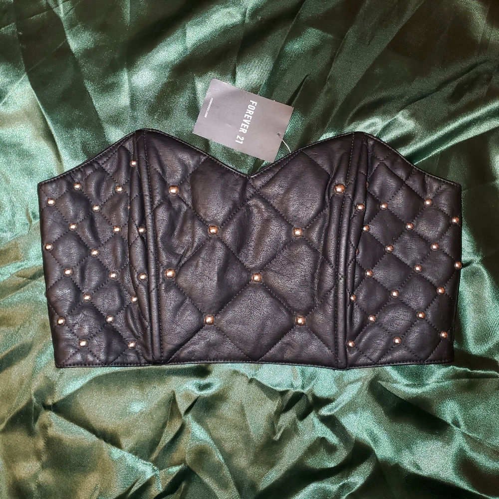 Forever 21 black cropped top bralette with silver studs! A sexy gothic summer 🌻